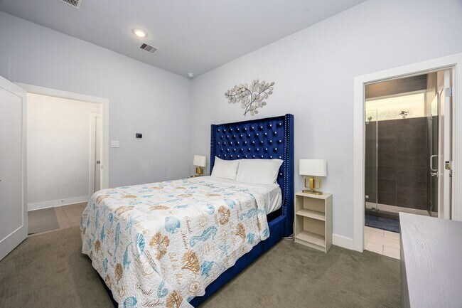 Building Photo - 5815 Fairdale Ln