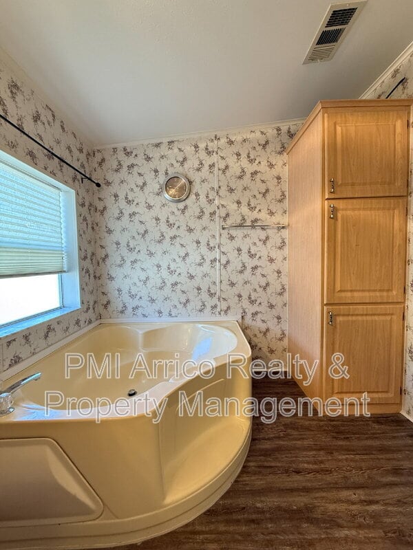 Building Photo - 3515 Zephyr Ln