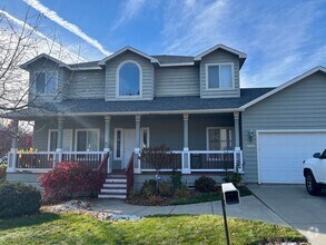 Building Photo - Beautiful 9 Mile Area Home