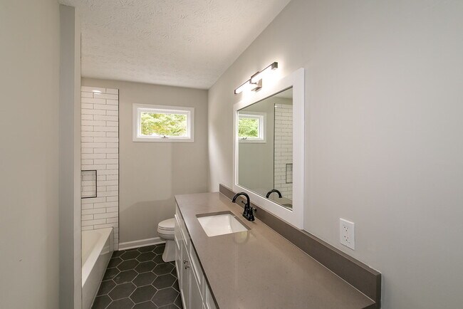 Building Photo - 4143 Meadow Way