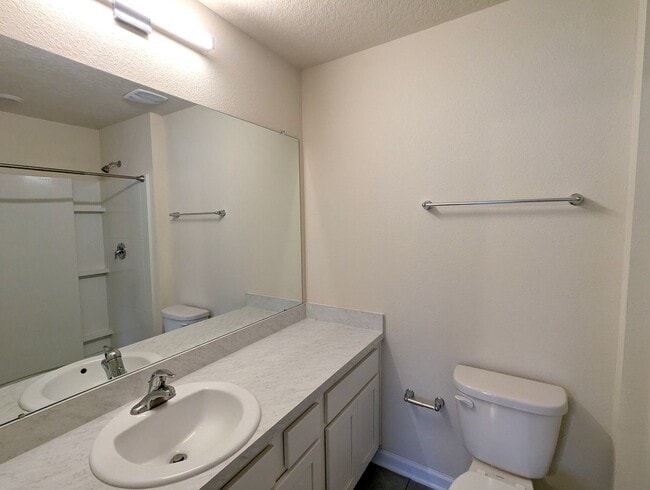 Building Photo - REDUCED RATE ON THIS 18mo LEASE (15mo & 12mo also available) AND WAIVED $250 Admin Fee (app. fee ...