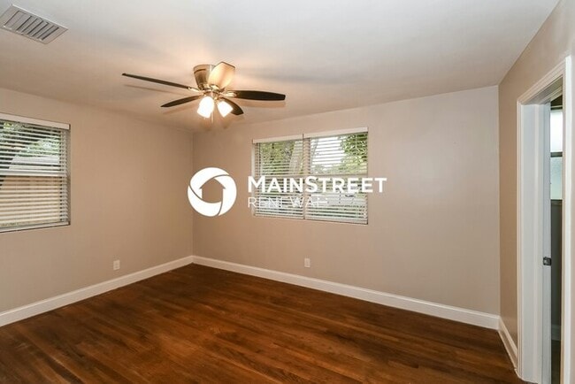 Building Photo - 3 Bedroom Pet-Friendly Home in JACKSONVILL...