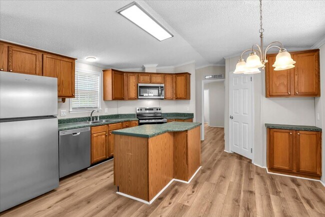 Building Photo - 2 Bedroom 2 Bathroom Home