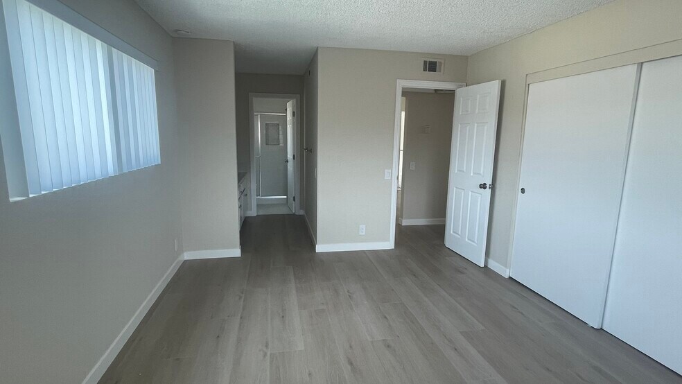 Building Photo - 8212 Slater Ave