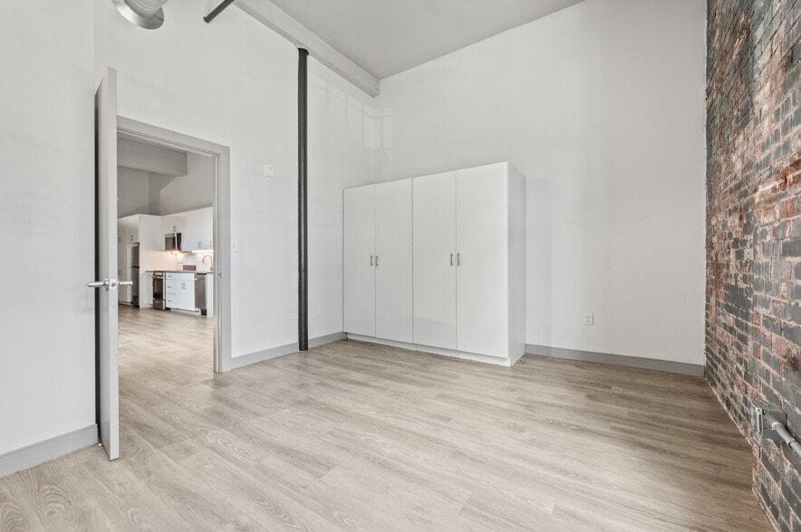 Building Photo - 103 Allyn St