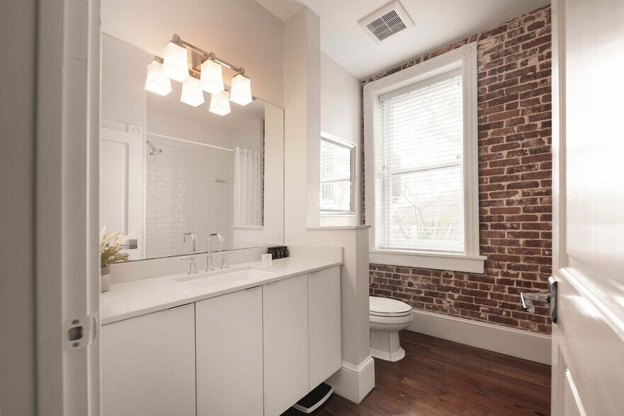 Building Photo - 536 Fleming St