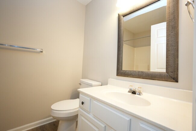 Building Photo - Charming 3-Bedroom, 3-Bathroom Townhome