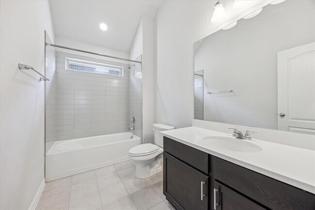 Building Photo - 562 Leadtree Loop