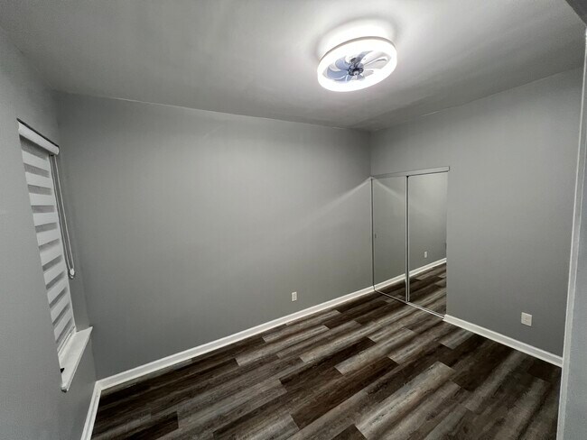 Building Photo - 2221 N Sydenham St