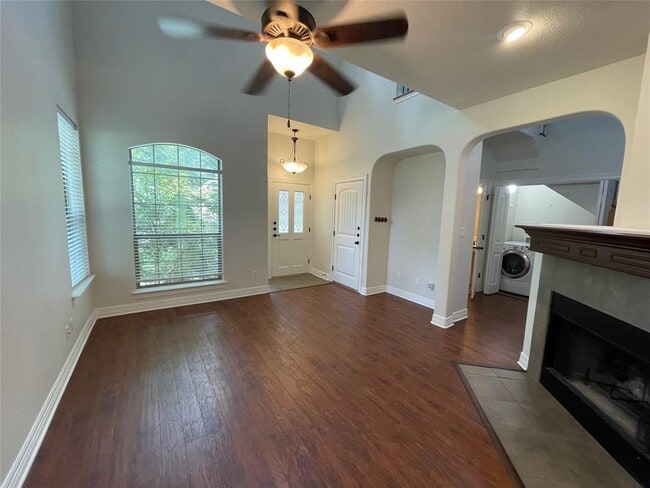 Building Photo - 1806 Crown Dr