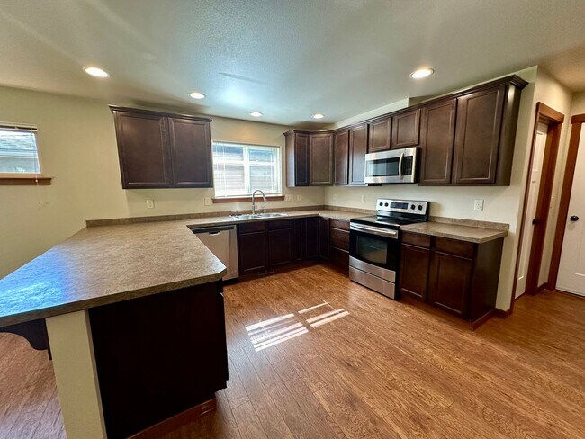 Building Photo - 5831 Pioneer Ridge Pl