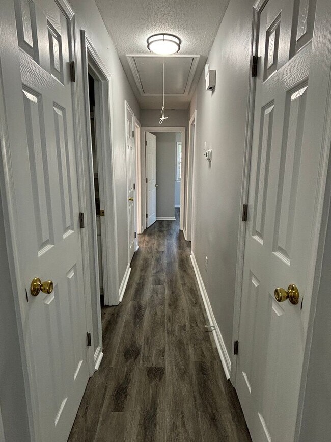 Building Photo - Renovated 3-bedroom convenient to major highways