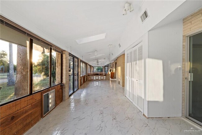 Building Photo - 812 Voltz Ln