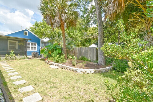 Building Photo - 7 Dupont Ln