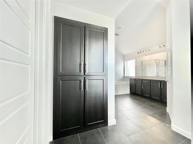 Building Photo - 991 Sprangletop St