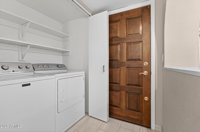 Building Photo - 7557 N Dreamy Draw Dr