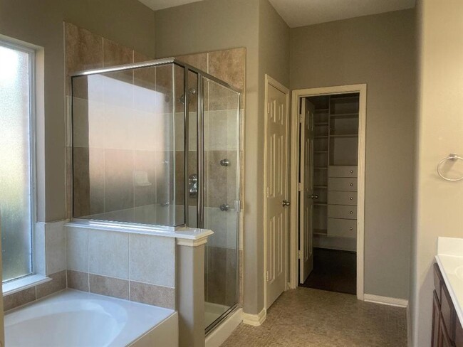 Building Photo - 8303 Kerrington Glen Dr