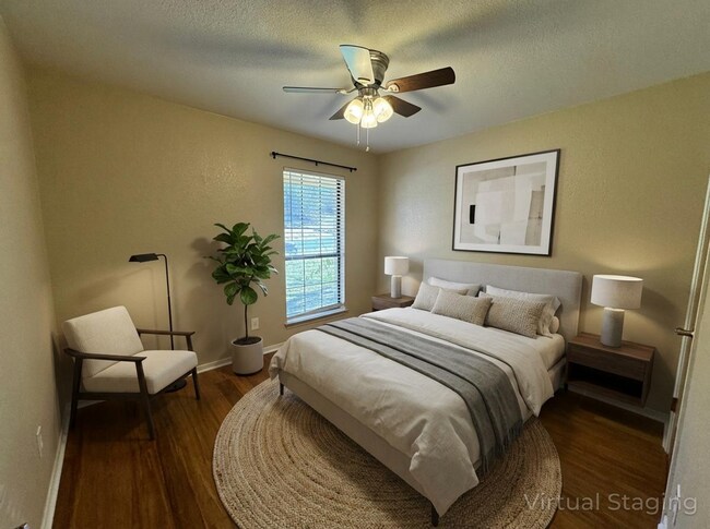 Building Photo - 2212 Phyllis Dr