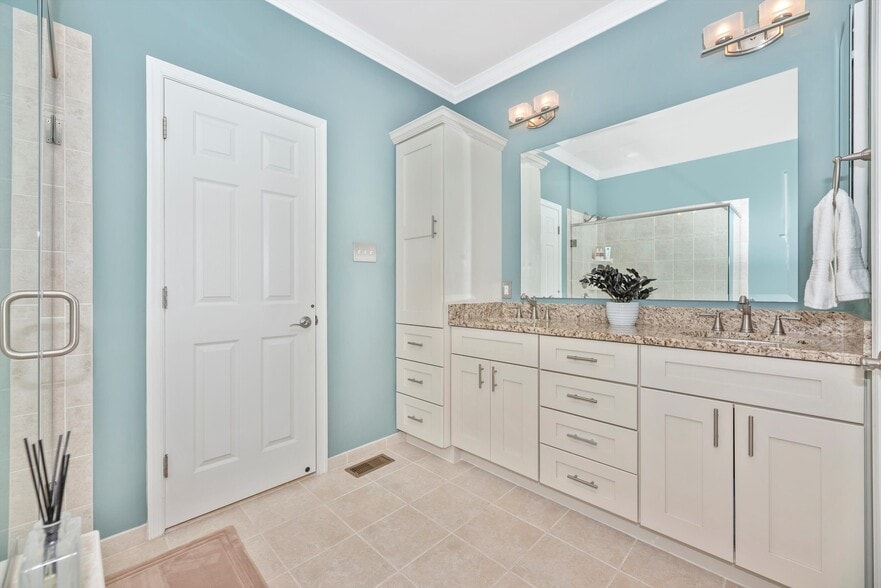 Many built-ins for storage - 2507 Mill Race Rd