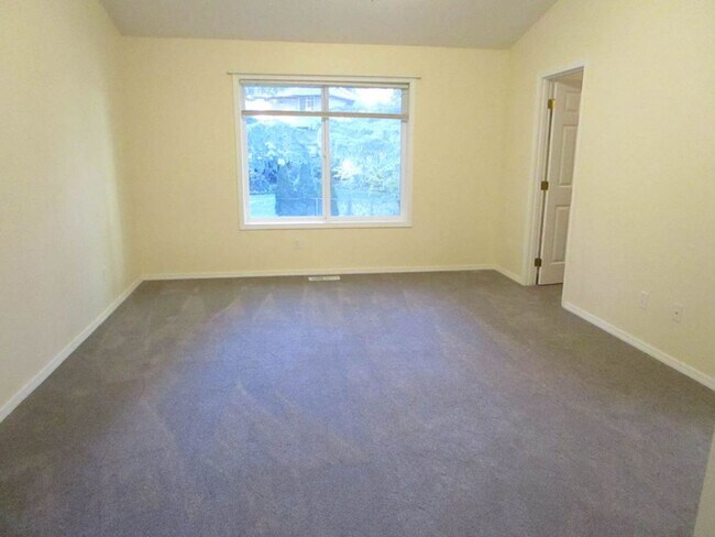 Building Photo - 3 Bedroom, 2 Bathroom Rambler located in A...