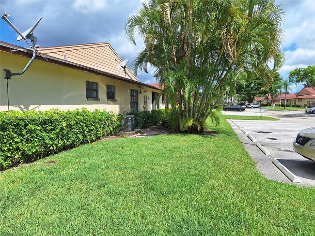 Building Photo - 4322 Woodstock Dr