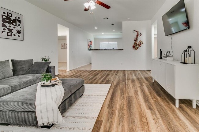 Building Photo - 8509 SW 49th Cir