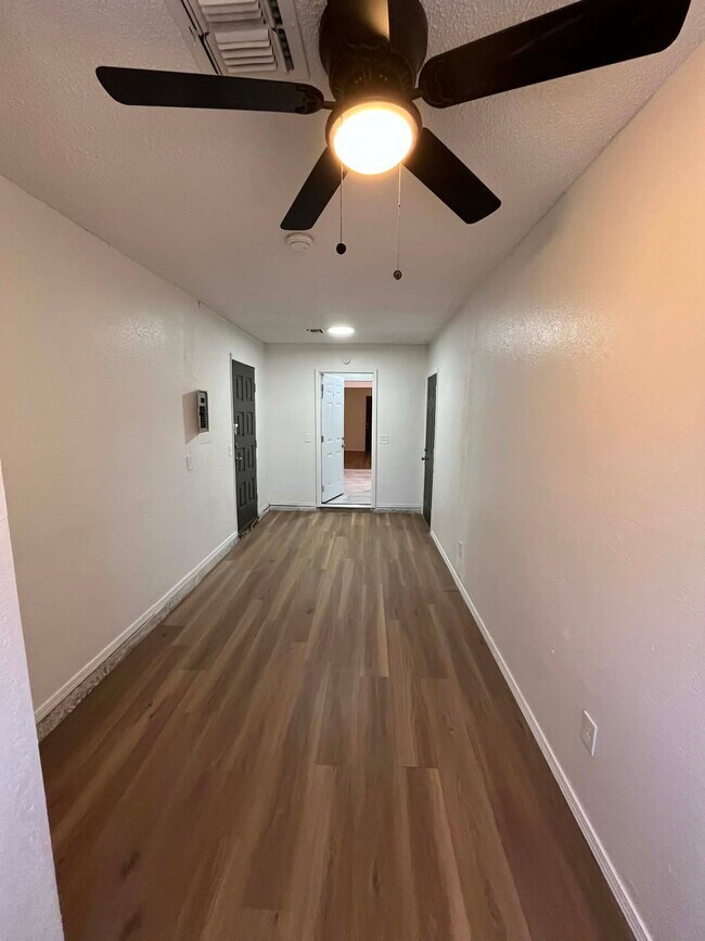 Building Photo - 1328 NE 5th St