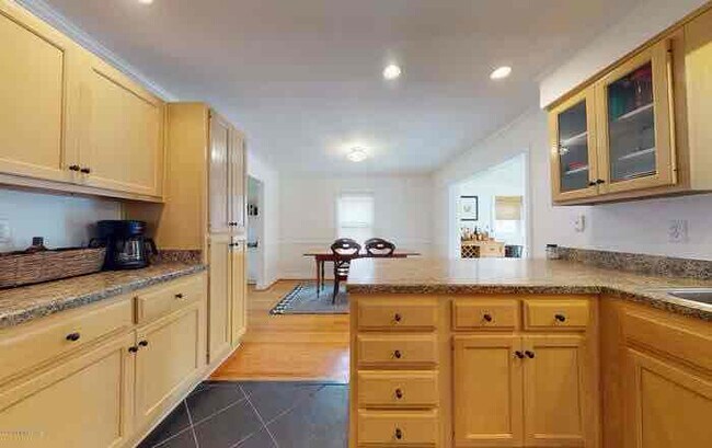 Building Photo - 3706 Napanee Rd
