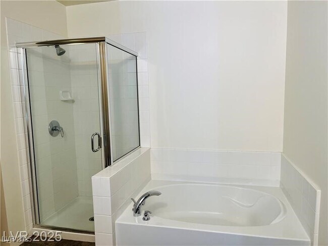 Building Photo - 353 E Bonneville Ave