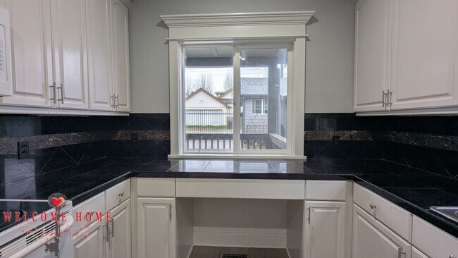 Building Photo - 4520 S Thompson Ave