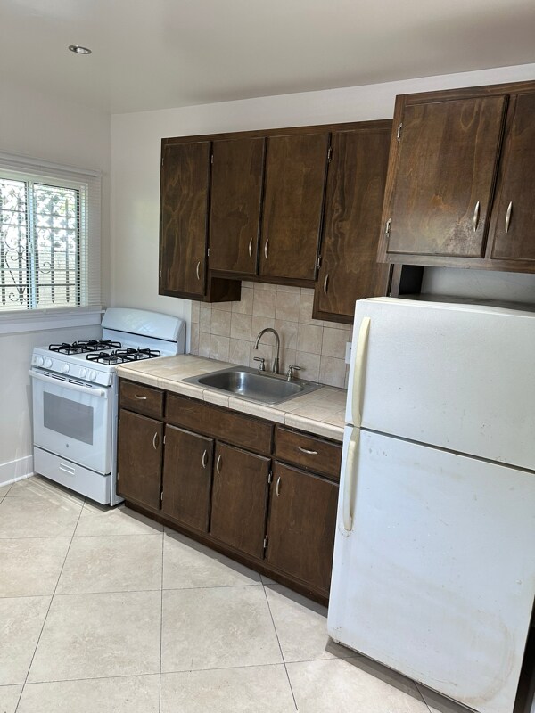 Building Photo - 2038 Highland Ave