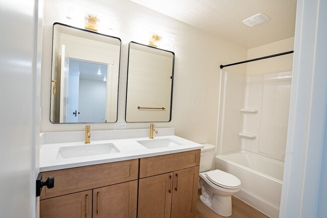 Building Photo - 1967 S Cherry Ln