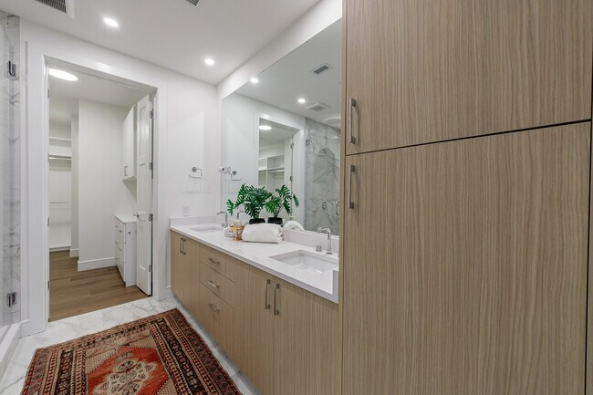 Building Photo - 2425 Peachtree Rd NE