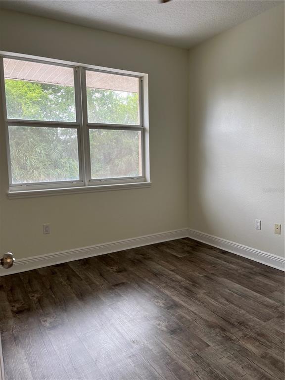 Building Photo - 200 Riverview Bend S