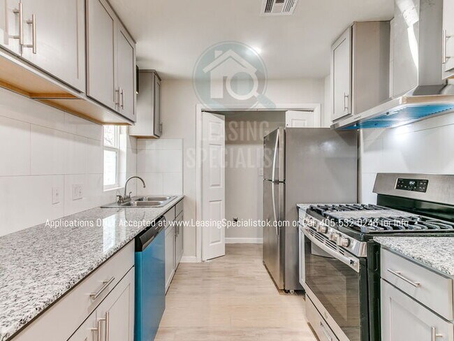 Building Photo - Charming Mid Norman 3 Bed 2 Bath Home!