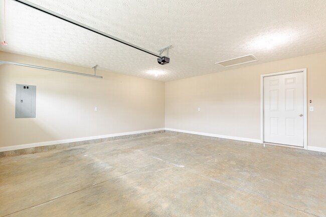 Building Photo - 305 Breckinridge Cir
