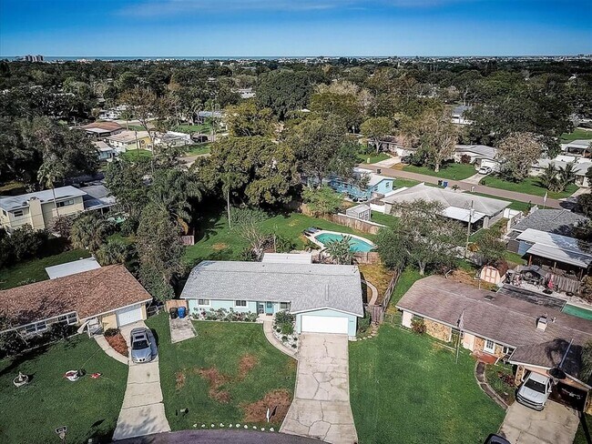 Building Photo - 13589 Croft Dr S