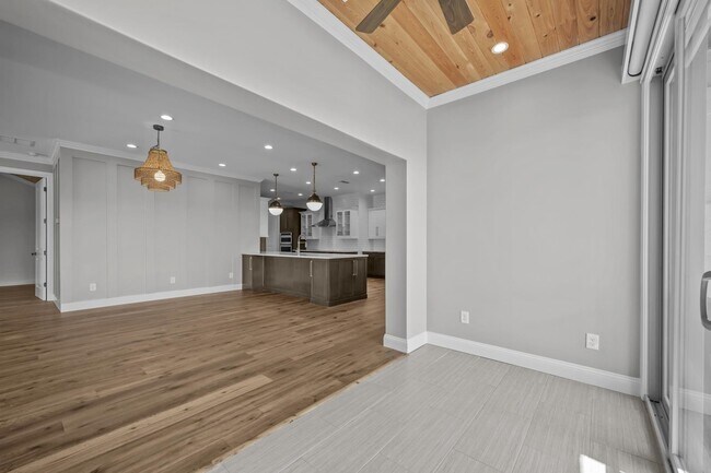Building Photo - 3505 Harbor Dr