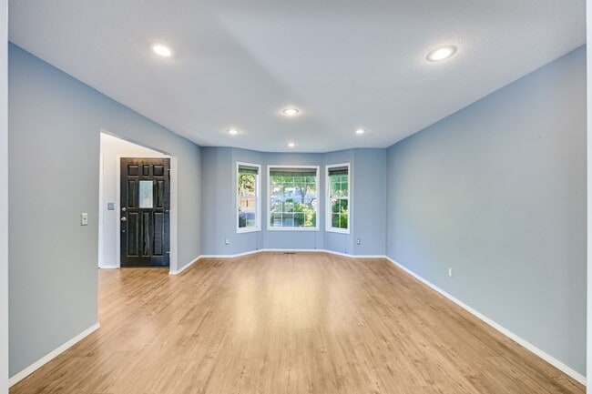 Building Photo - Beautiful 4 Bed, 4 Bath Rental Home in Gre...