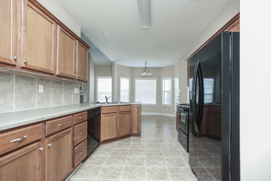 Building Photo - 984 Cully Rd