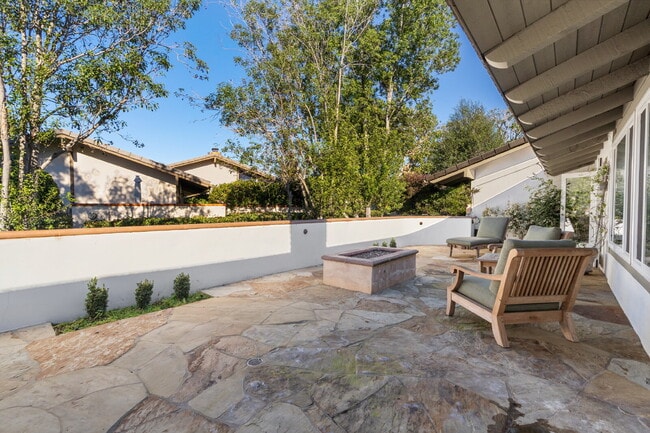 Building Photo - Gorgeous Fully Remodeled Home in The Bluffs Extra Large Patio