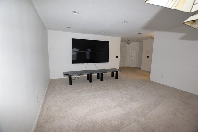 Building Photo - 1328 Karok St