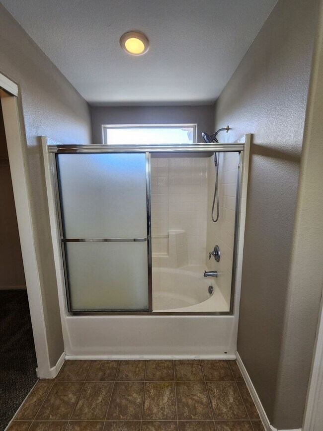 Building Photo - A Beautiful 3 Bedroom 2 story home in SW. ...