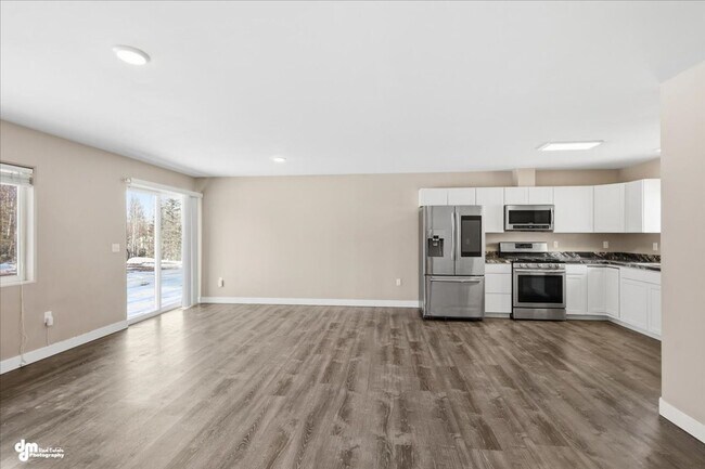 Building Photo - 3 BEDROOM | 2 BATHROOM | ACROSS FROM SCHOOLS