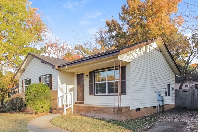 Building Photo - 528 W Arrowood Rd