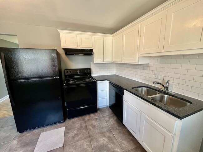 Building Photo - Nice 2 bed 1 bath in Cole Neighborhood nea...