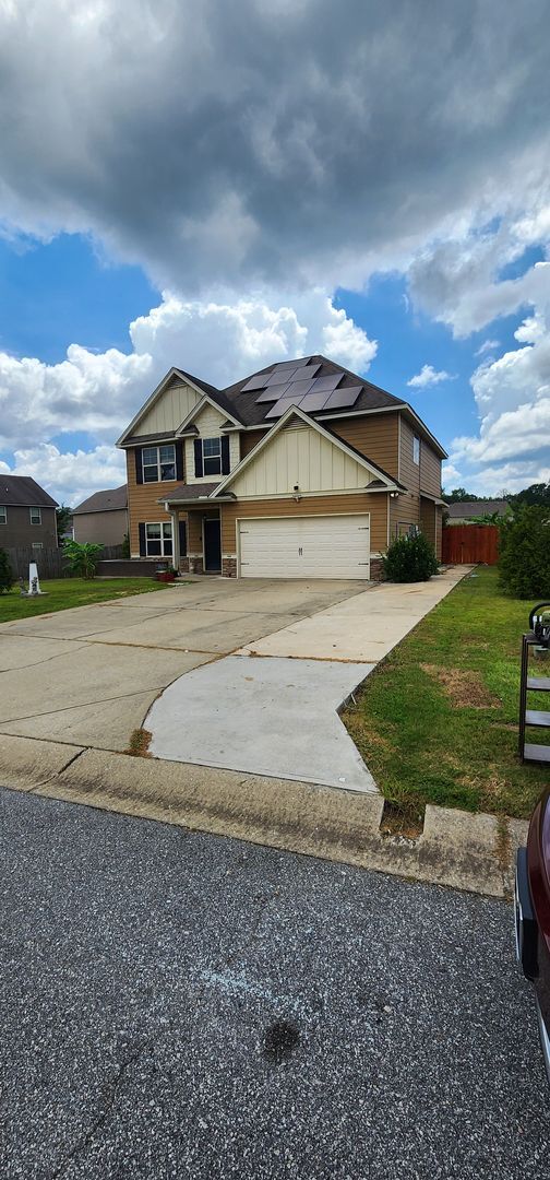 Building Photo - "NEW LOWER PRICE" LOVELY TWO-STORY W/ 5 BEDS, 3 FULL BATHS. LOCATED IN A GREAT NEIGHBORHOOD