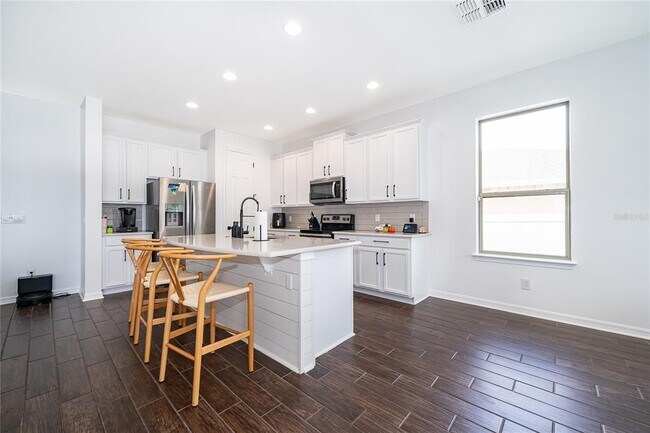 Building Photo - 2022 Redbay Ave