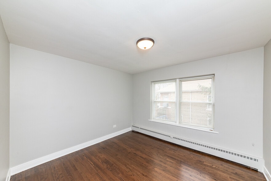 Building Photo - 3058 N Kostner Ave