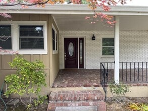 Building Photo - 1359 Country Club Dr